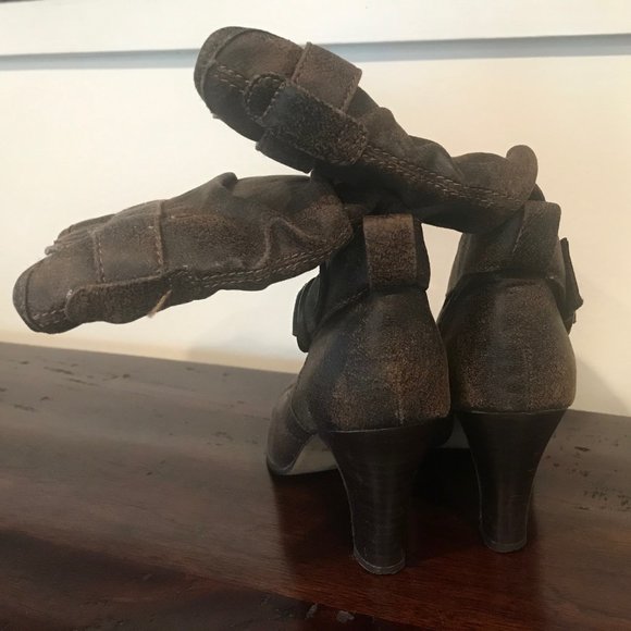 Nadara Distressed Heeled Boot - Picture 5 of 11